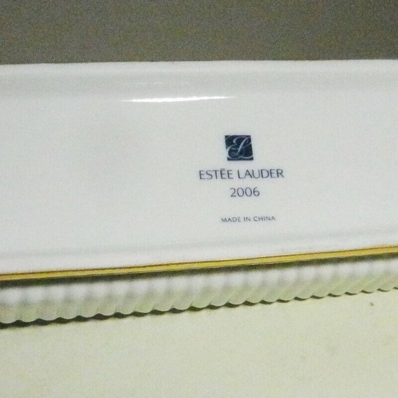 2006 ESTEE LAUDER Porcelain White Ribbed 8" Gold Vanity or Brush Tray - Picture 7 of 9